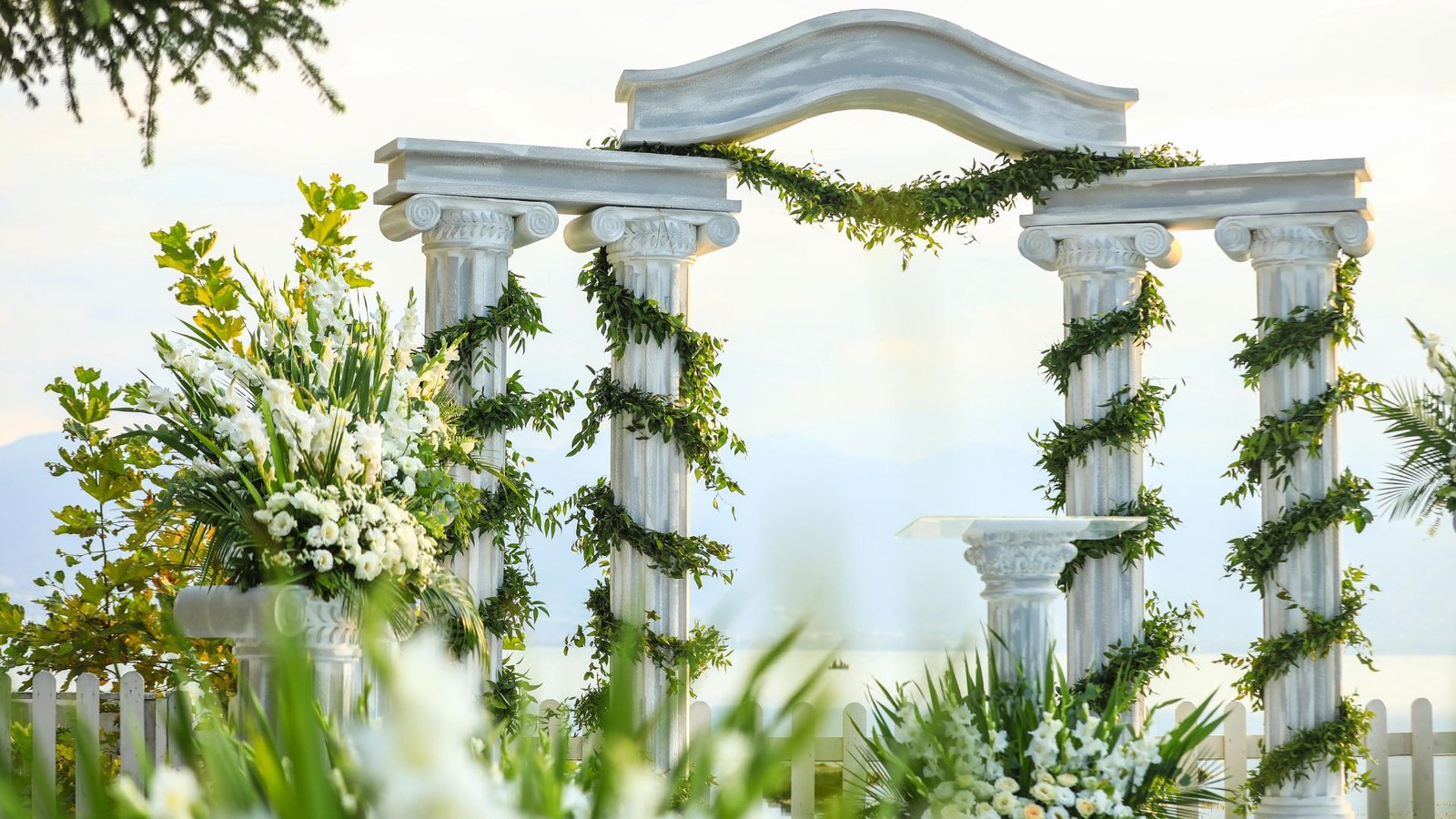 How to Decorate Your Wedding Venue on a Budget