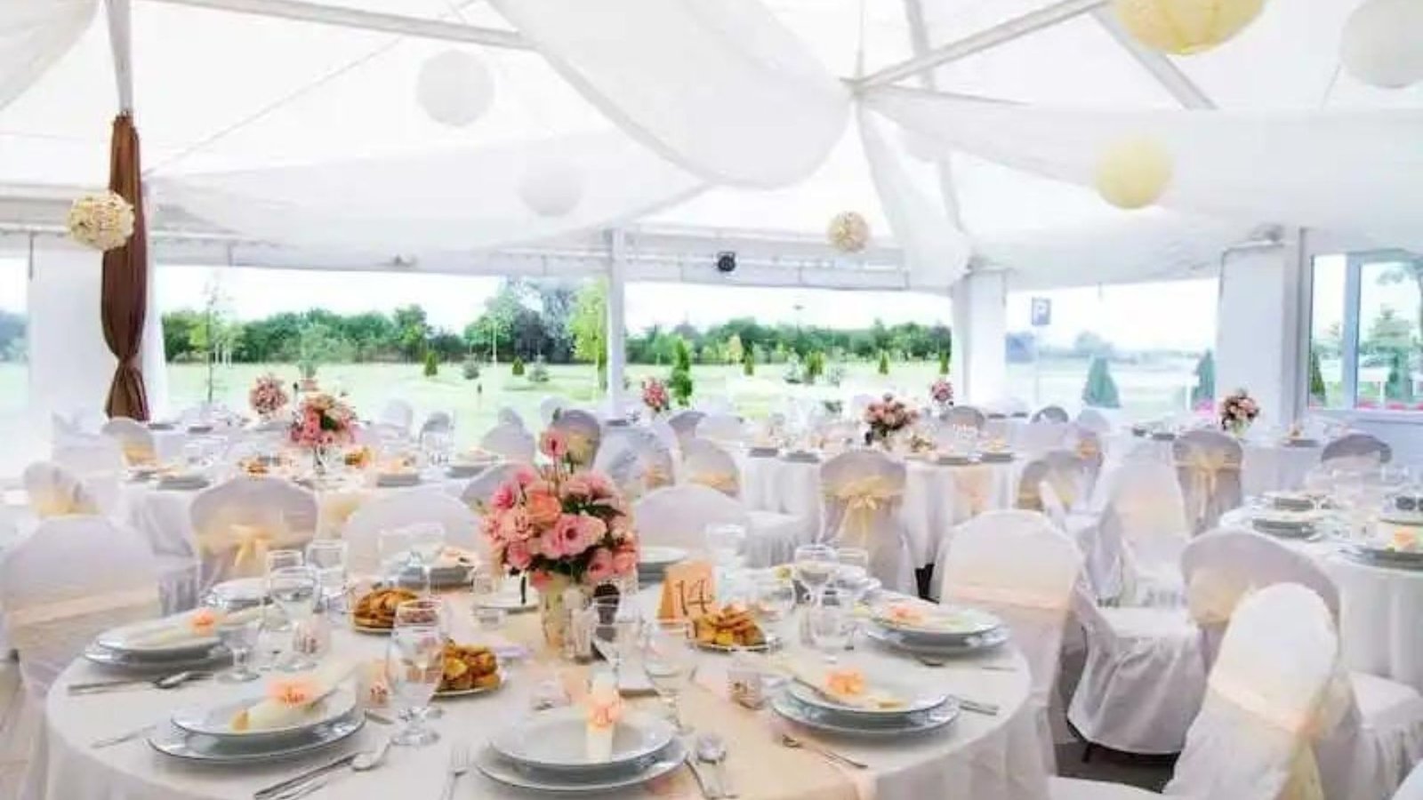 How to Decorate Your Wedding Venue on a Budget